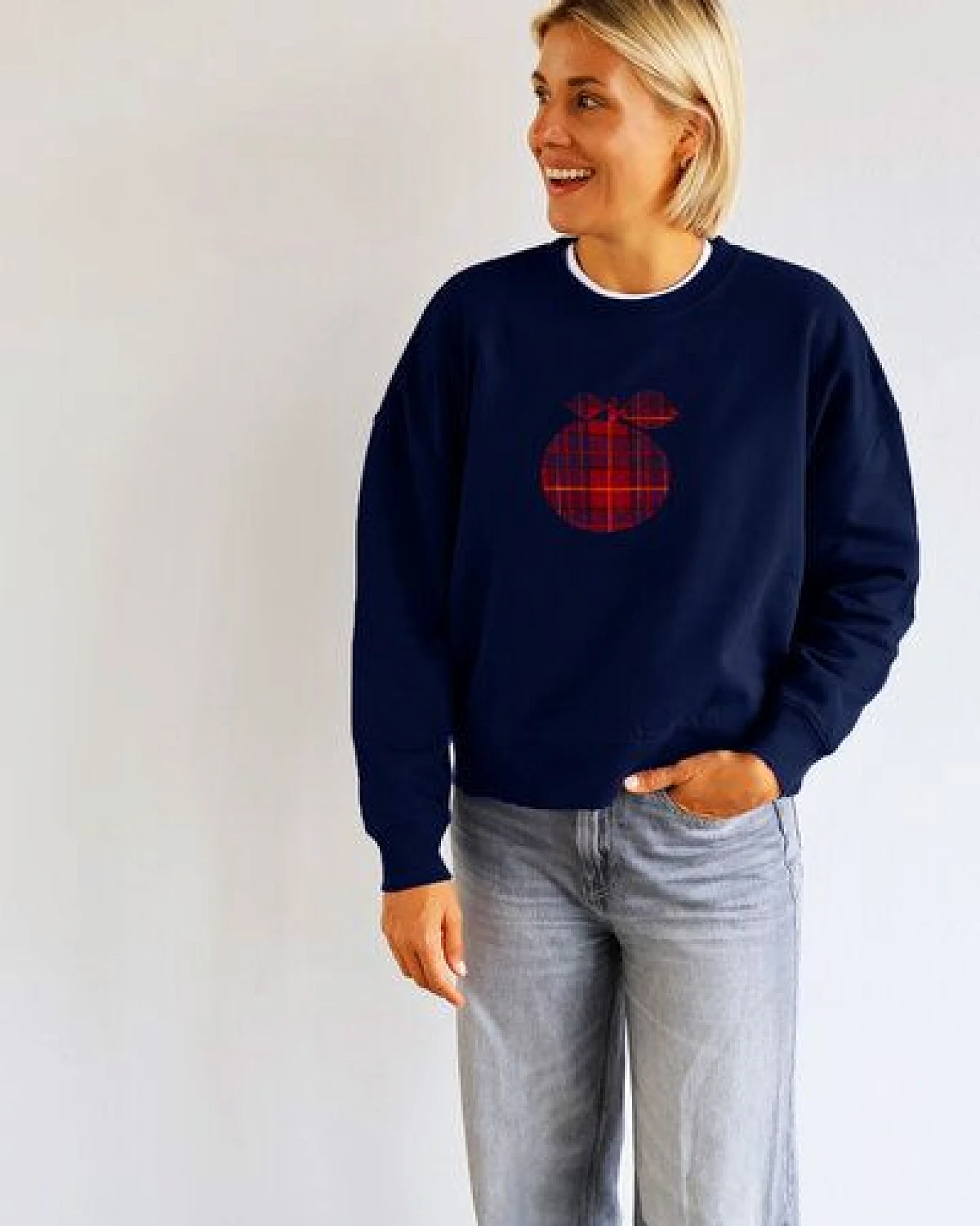 Kultgut Artdesign Boxy-Style Sweatpullover / Scottish Apple – Ansicht 3