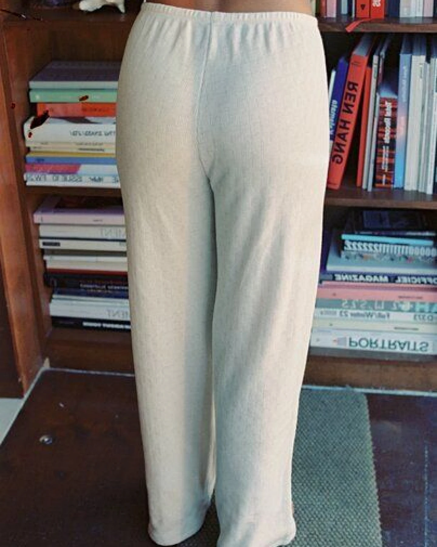 Nénés Eri-Hose – Ansicht 2