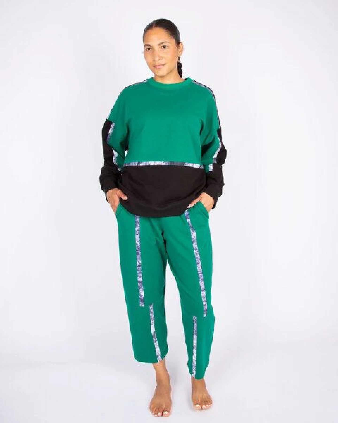 ÆVRIL Unisex Sweatshirt // Tobiume Print, Emerald, Black // Bio-Baumwolle – Ansicht 3