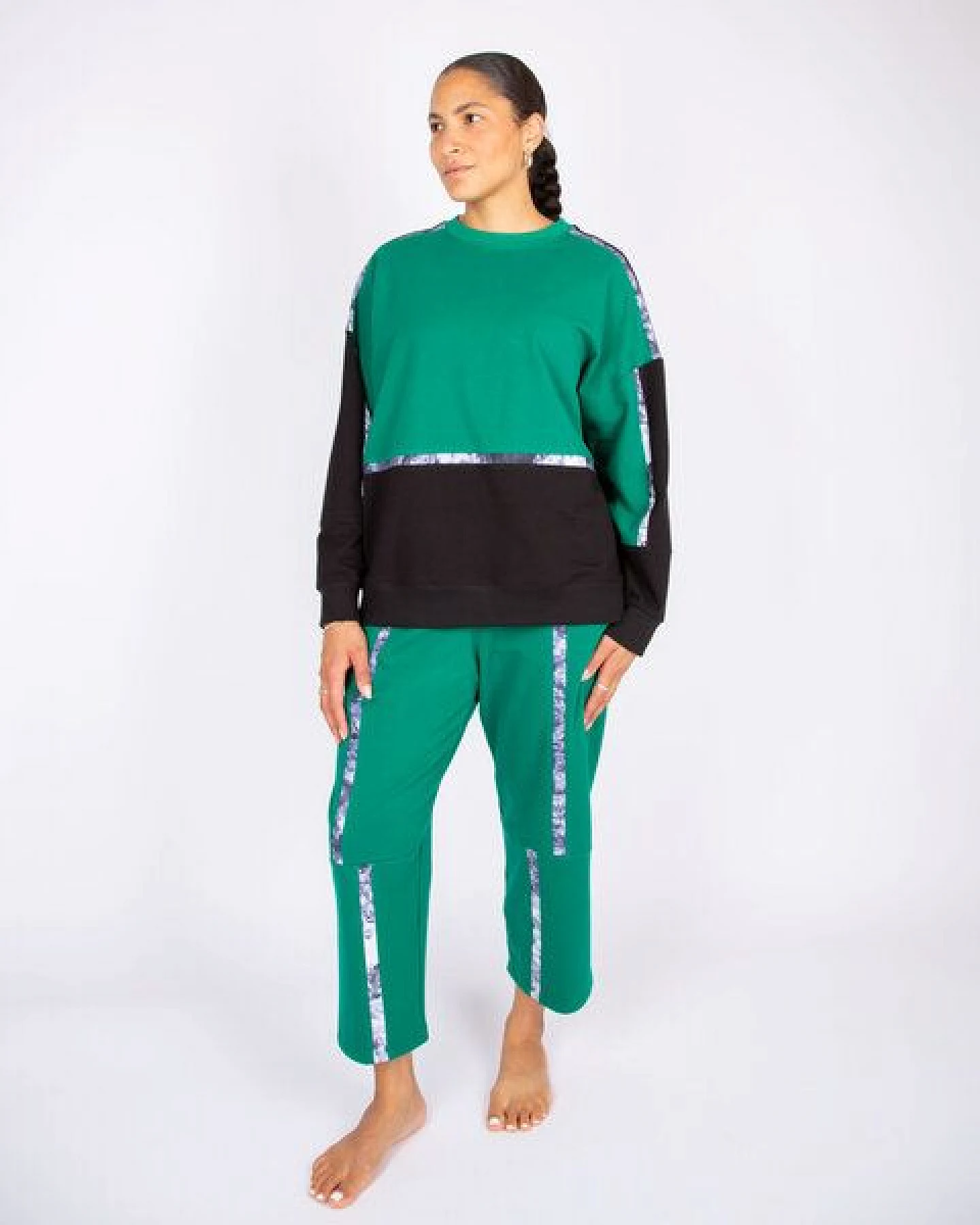 ÆVRIL Unisex Sweatshirt // Tobiume Print, Emerald, Black // Bio-Baumwolle – Ansicht 2