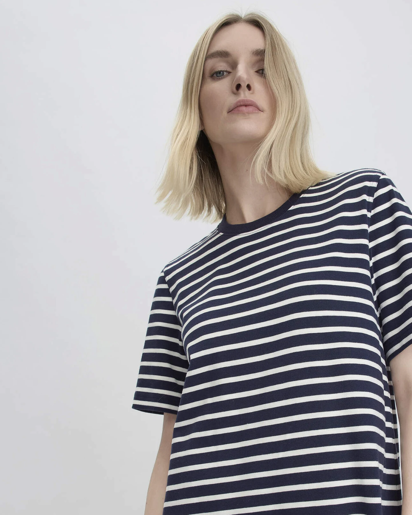 hessnatur Damen Streifen Heavy Jersey Slub Kleid Knielang Relaxed aus Bio-Baumwolle - blau - Größe 34 – Ansicht 3