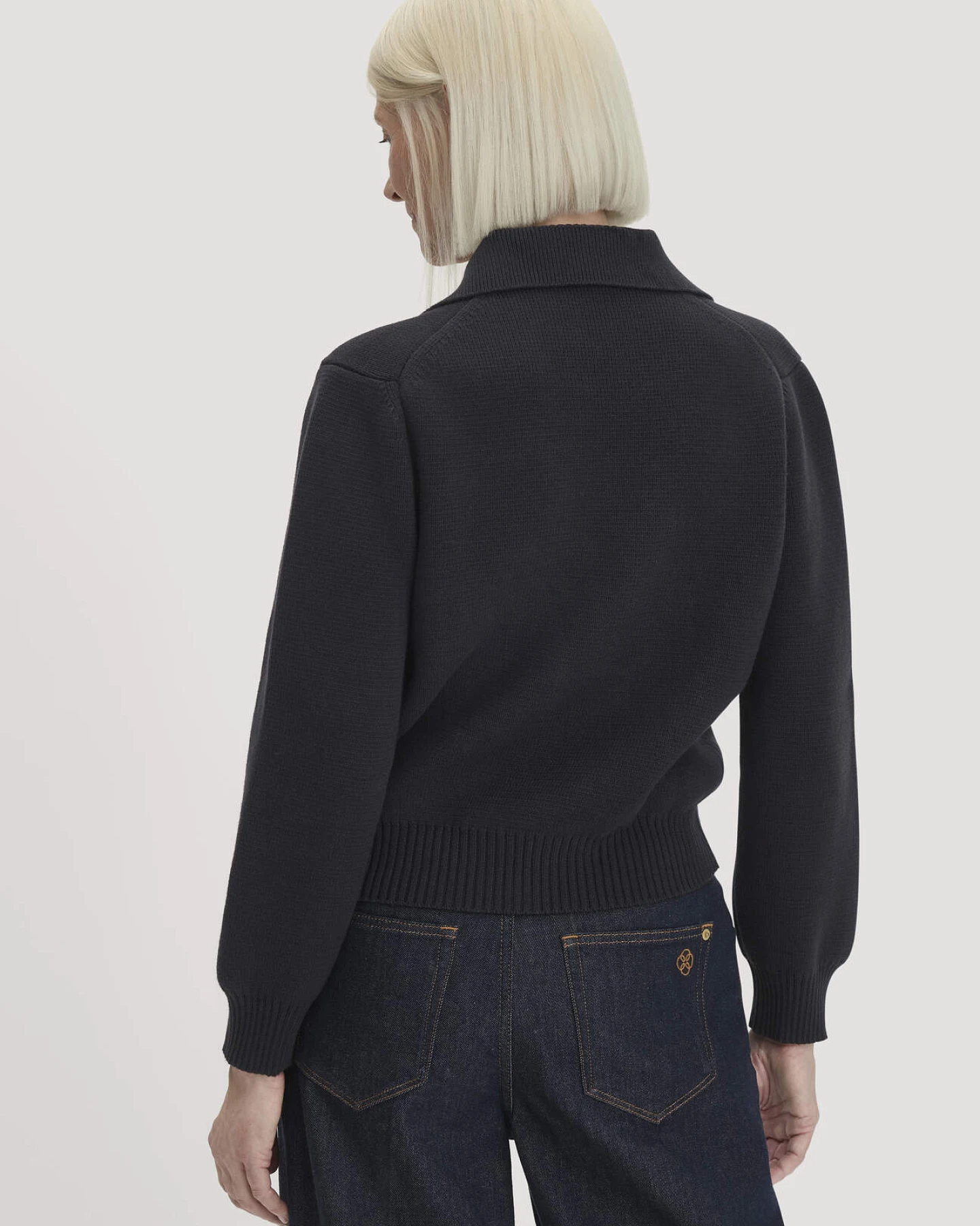 hessnatur Damen Strickjacke Relaxed aus Bio-Baumwolle mit Schurwolle - schwarz - Größe S – Ansicht 3