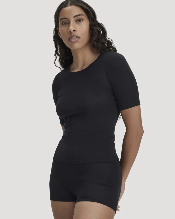 hessnatur Damen T-Shirt PURE FUNCTION aus Bio-Merinowolle mit Seide - schwarz - Größe 34