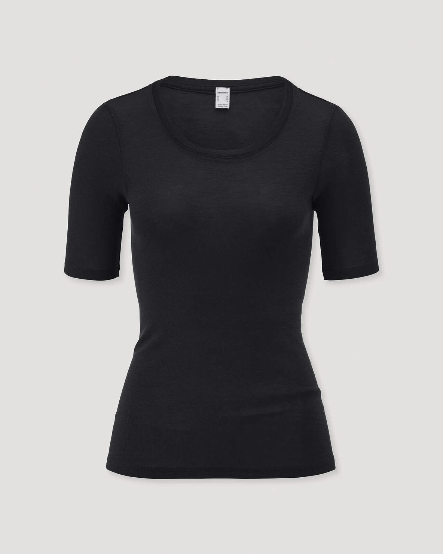 hessnatur Damen T-Shirt PURE FUNCTION aus Bio-Merinowolle mit Seide - schwarz - Größe 34 – Ansicht 4