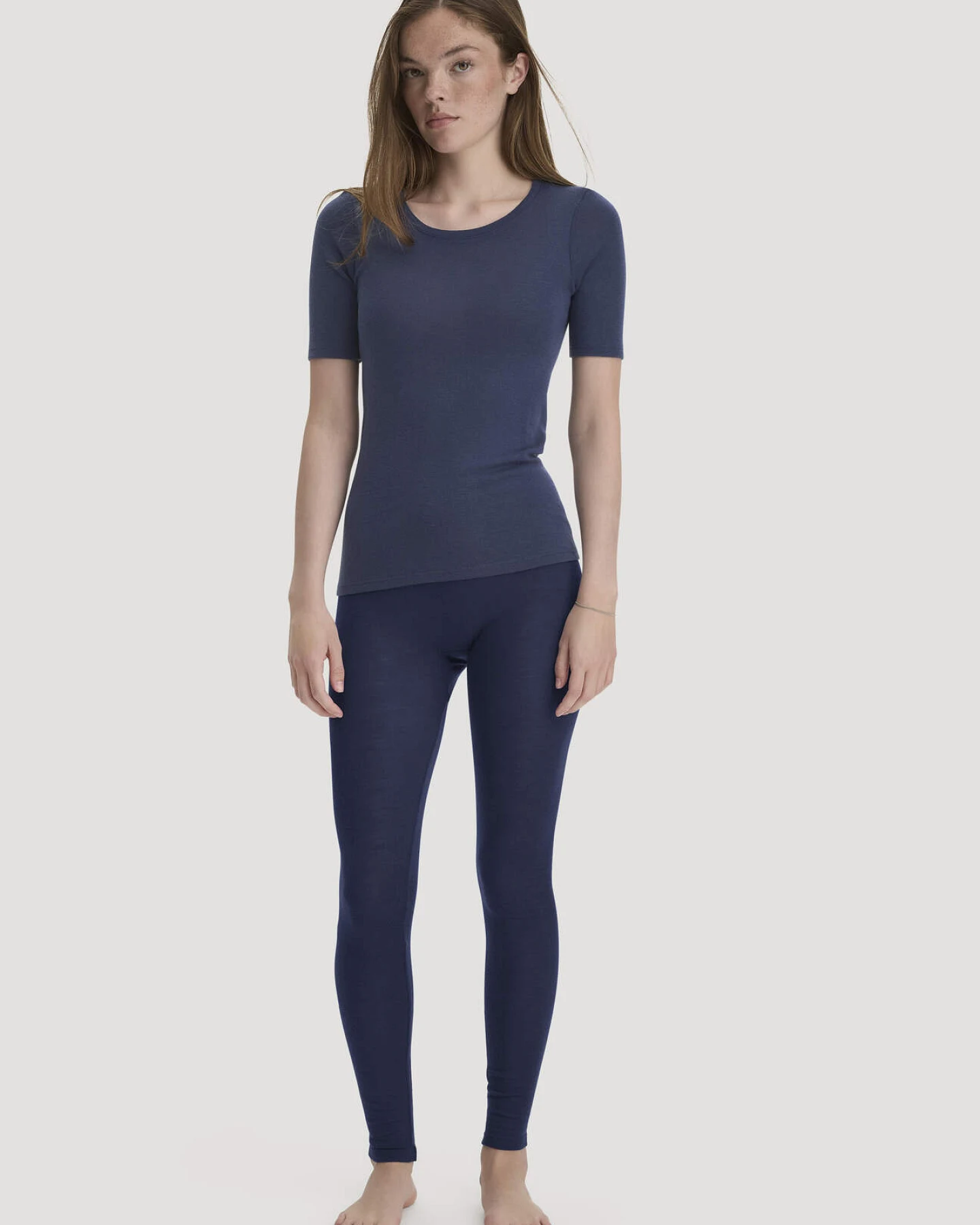 hessnatur Damen T-Shirt PURE FUNCTION aus Bio-Merinowolle mit Seide - blau - Größe 48 – Ansicht 2