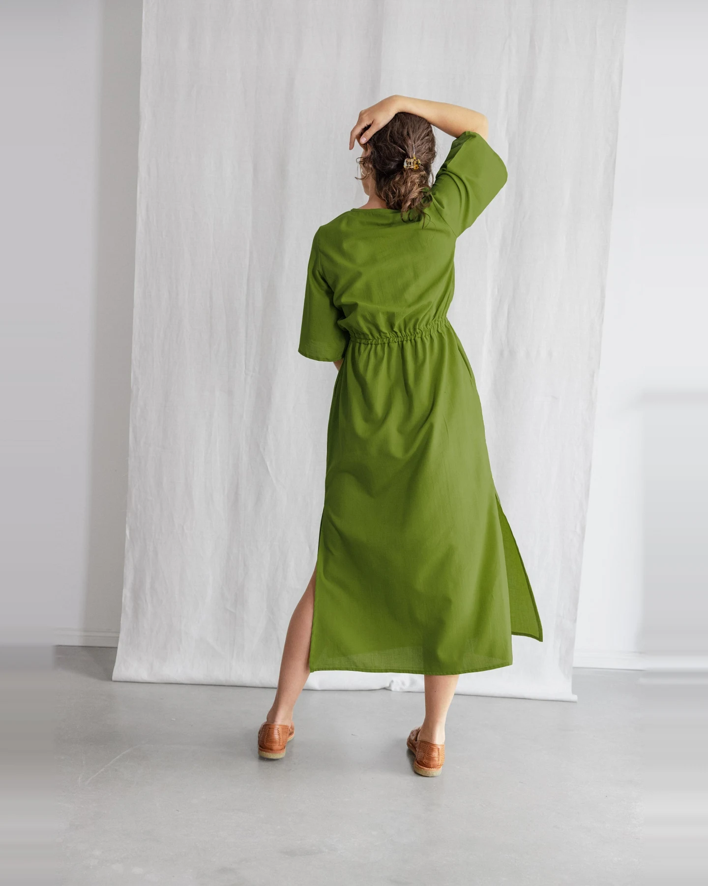 Jyoti Fair Works Damen vegan Kleid Vasi Basil – Ansicht 2
