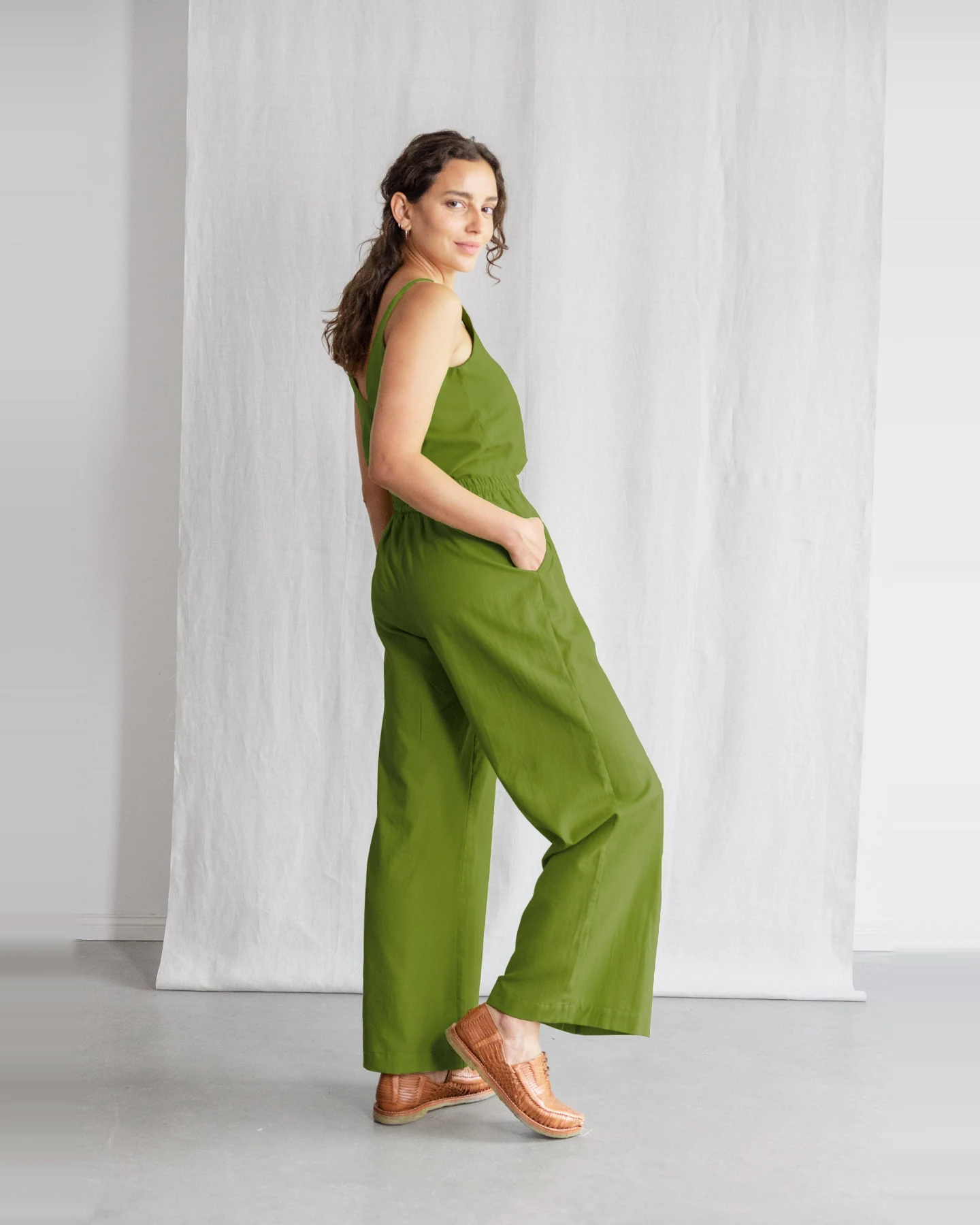 Jyoti Fair Works Damen vegan Hosen Jayan Basil – Ansicht 2