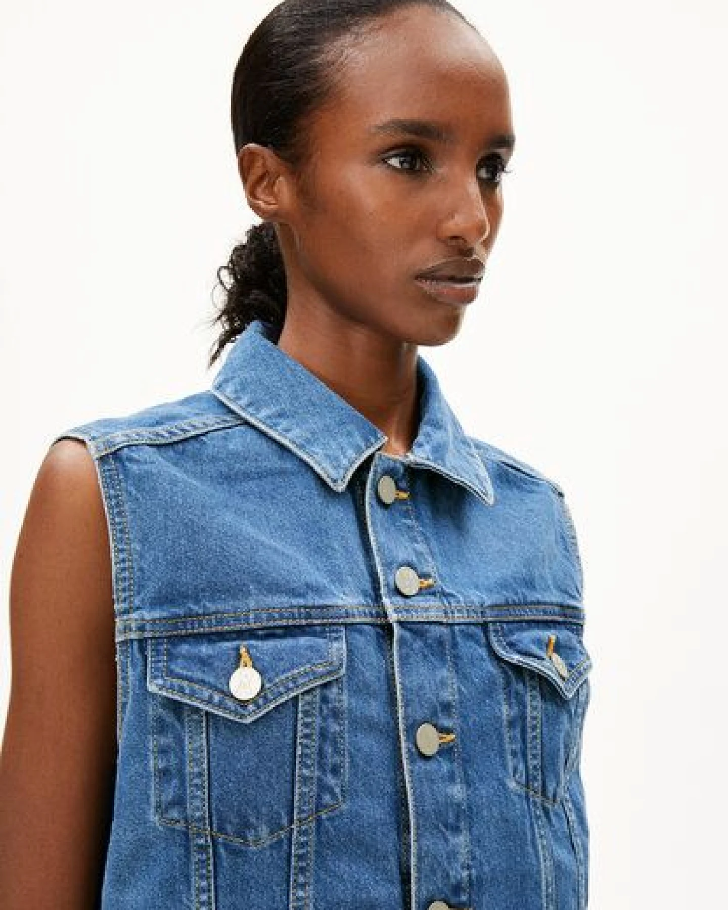 ARMEDANGELS ERSAA Damen Jeansweste aus recycelter Baumwolle – Ansicht 3