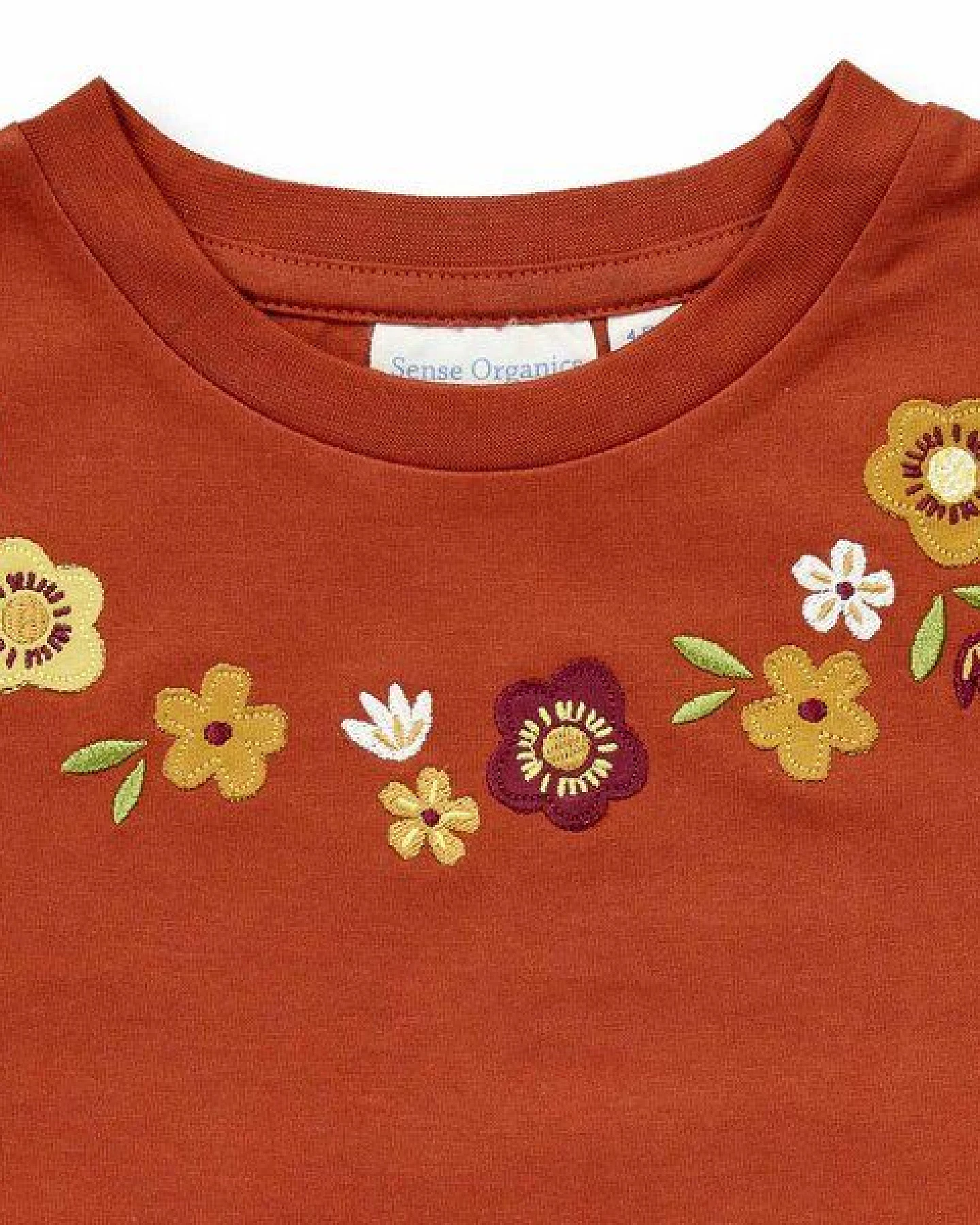 Sense Organics Mädchen Langarmshirt mit Blumen auf Terrakottarot, Modell YOOBI – Ansicht 2