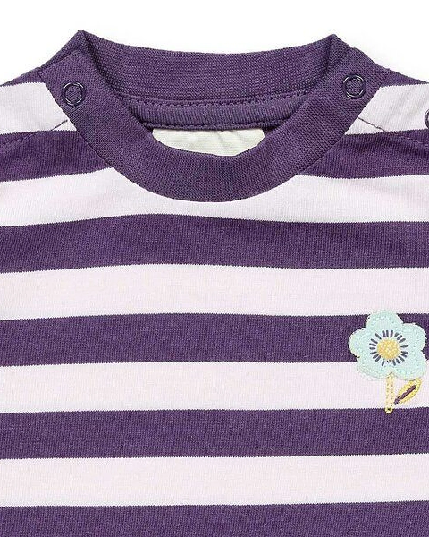 Sense Organics Baby Langarmshirt in Pflaume-Hellrosa geringelt, Modell LEJA – Ansicht 2