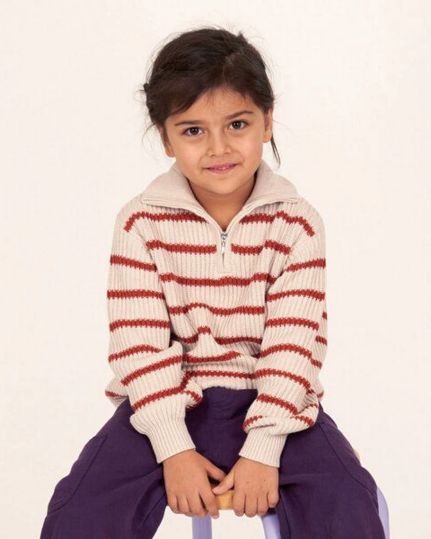 Sense Organics Kinder Strickpullover in Cremeweiß-Terrakottarot Melange geringelt, Modell LOORCA – Ansicht 2