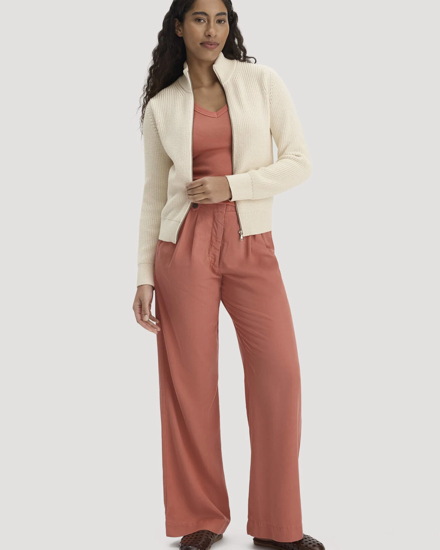 hessnatur Damen Strick Jacke Regular aus Bio-Baumwolle - beige - Größe M – Ansicht 2