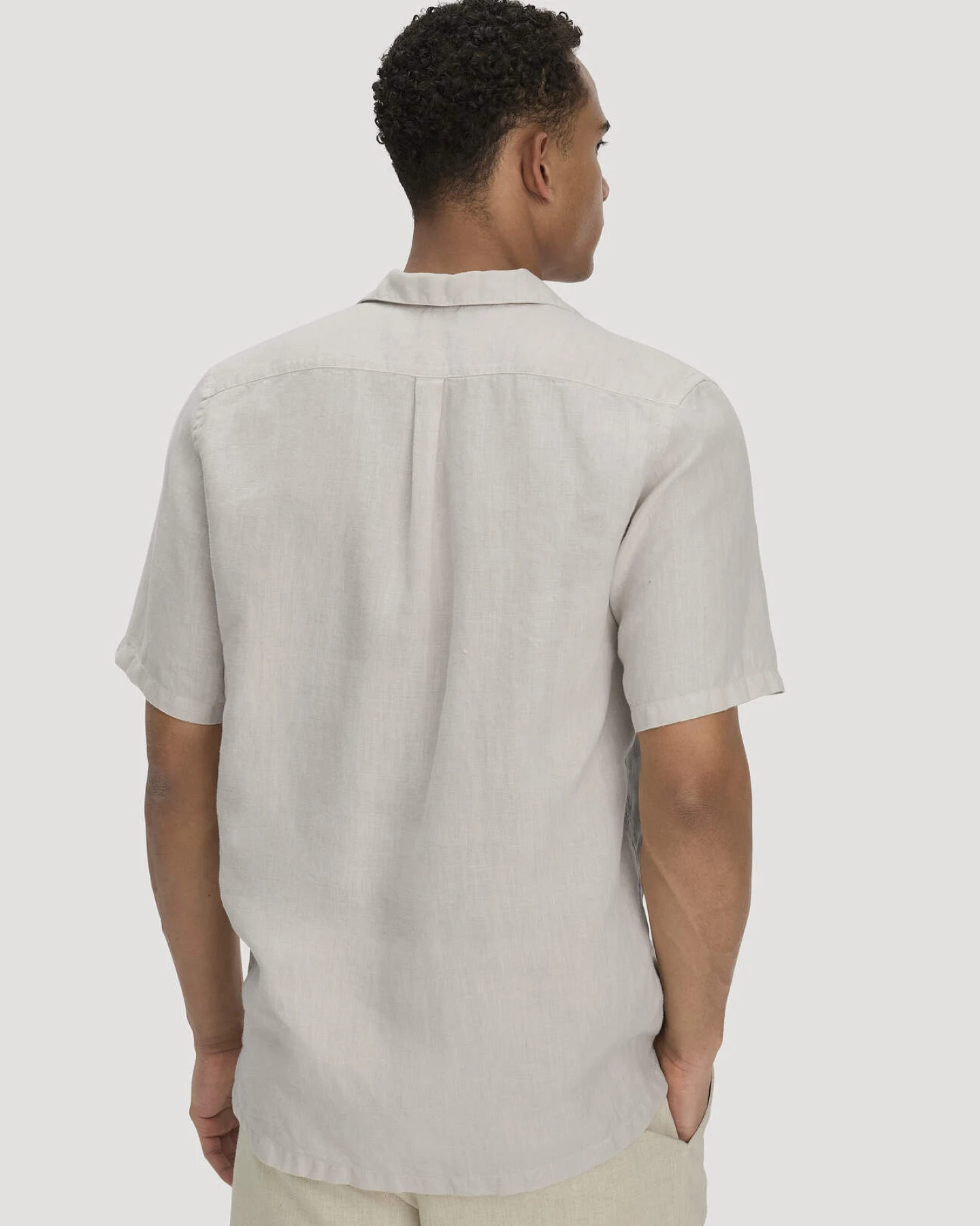 hessnatur Herren Resort Hemd Kurzarm Regular aus Leinen - beige - Größe L (41/42) – Ansicht 3