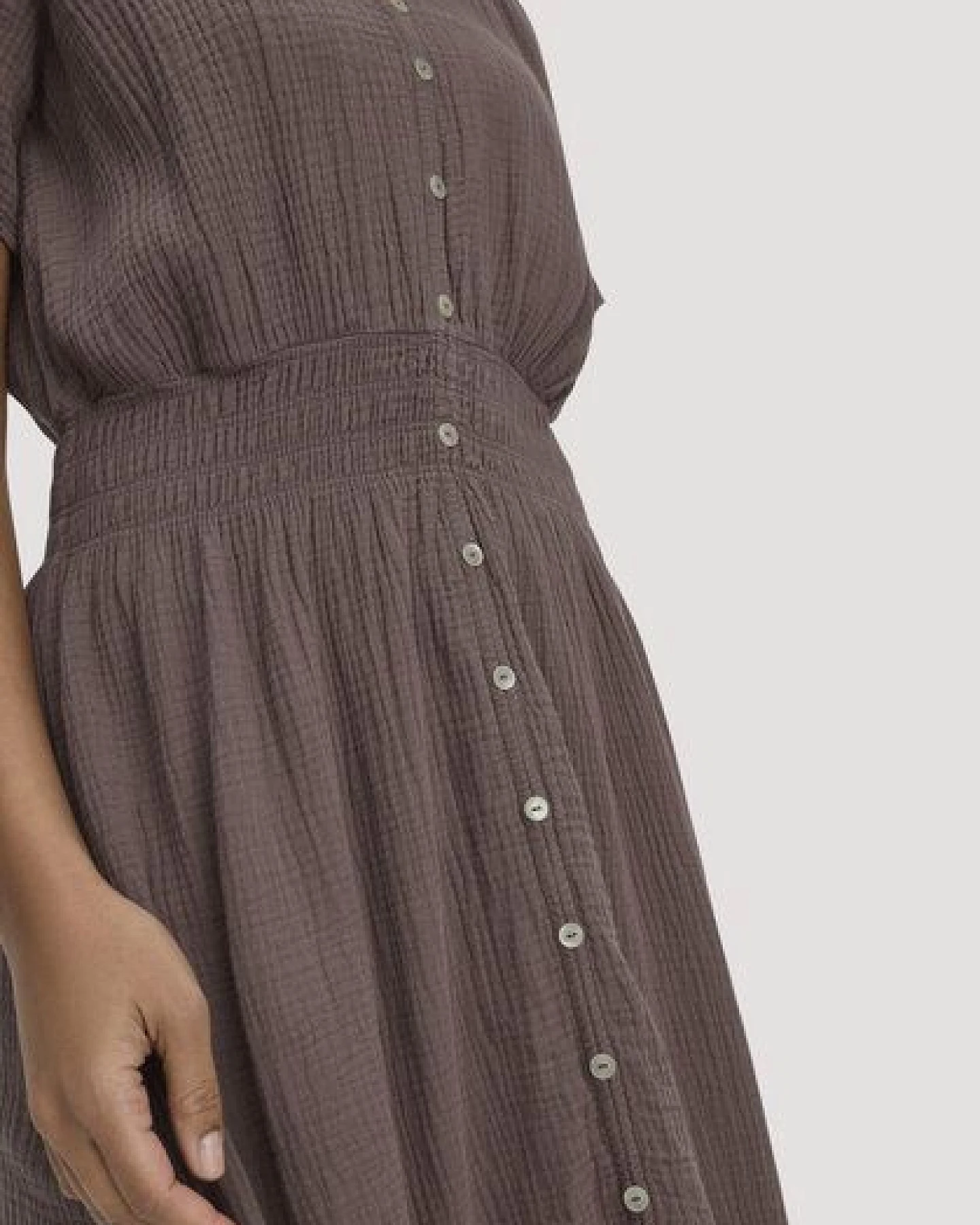 hessnatur Musselin Kleid mit Taillierung Midi aus reiner Bio-Baumwolle – Ansicht 2