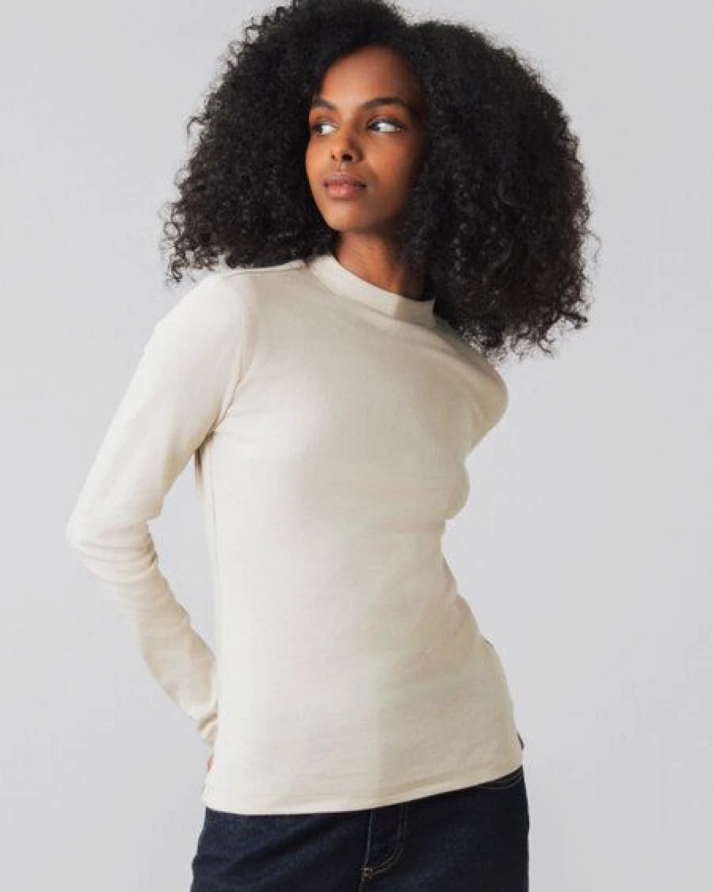 Honest Basics Damen Langarm Shirt mit Stehkragen aus Bio- und recycelter Baumwolle – Ansicht 2