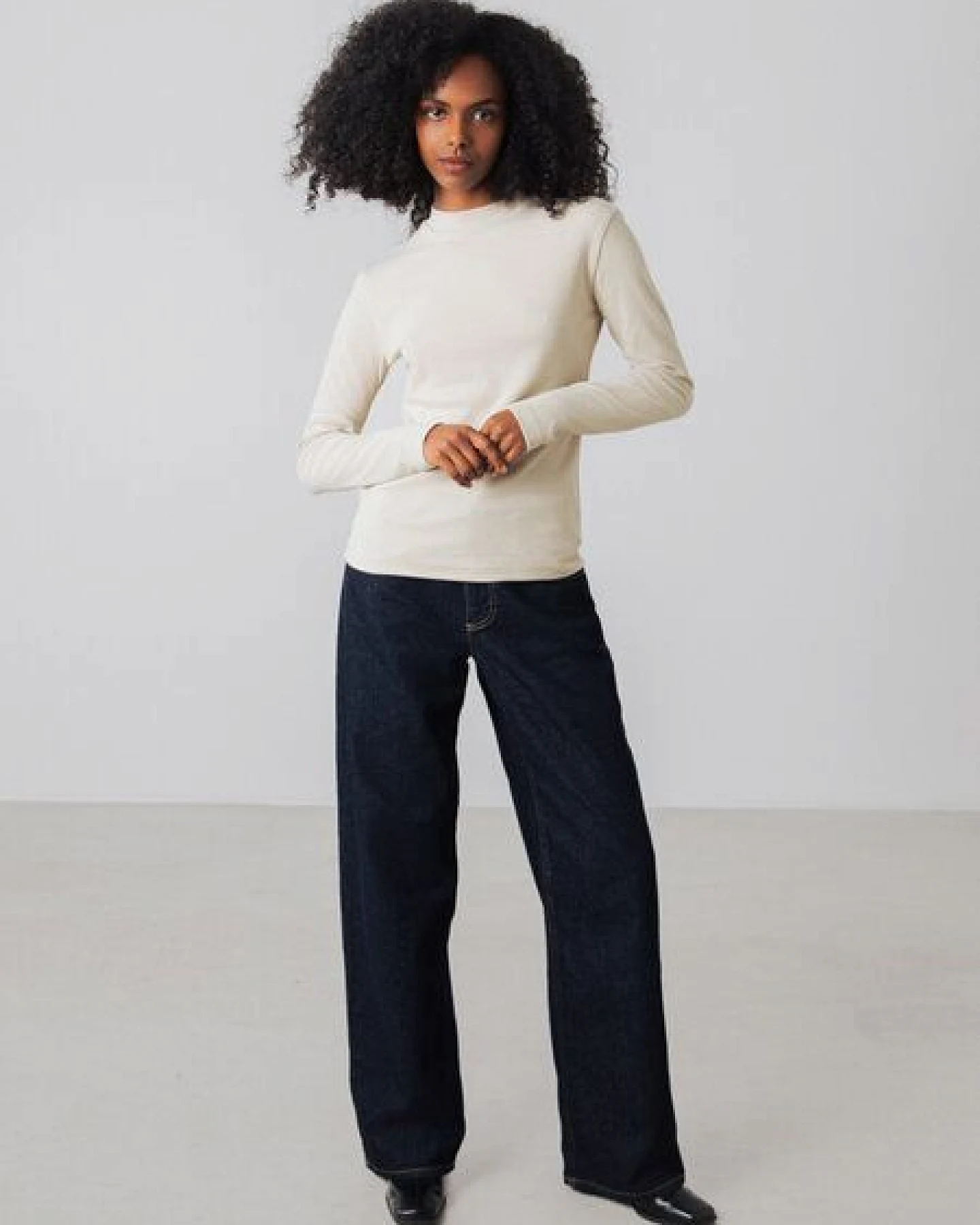 Honest Basics Damen Langarm Shirt mit Stehkragen aus Bio- und recycelter Baumwolle – Ansicht 4