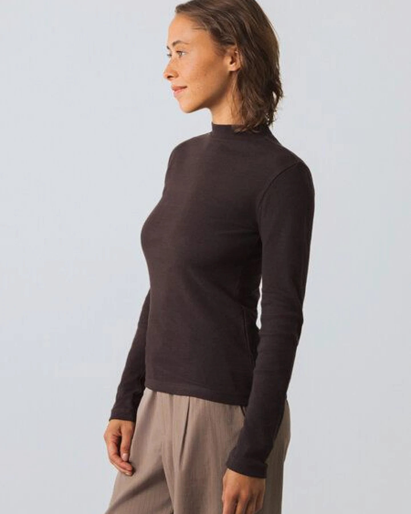 Honest Basics Damen Langarm Shirt mit Stehkragen aus Bio- und recycelter Baumwolle – Ansicht 3