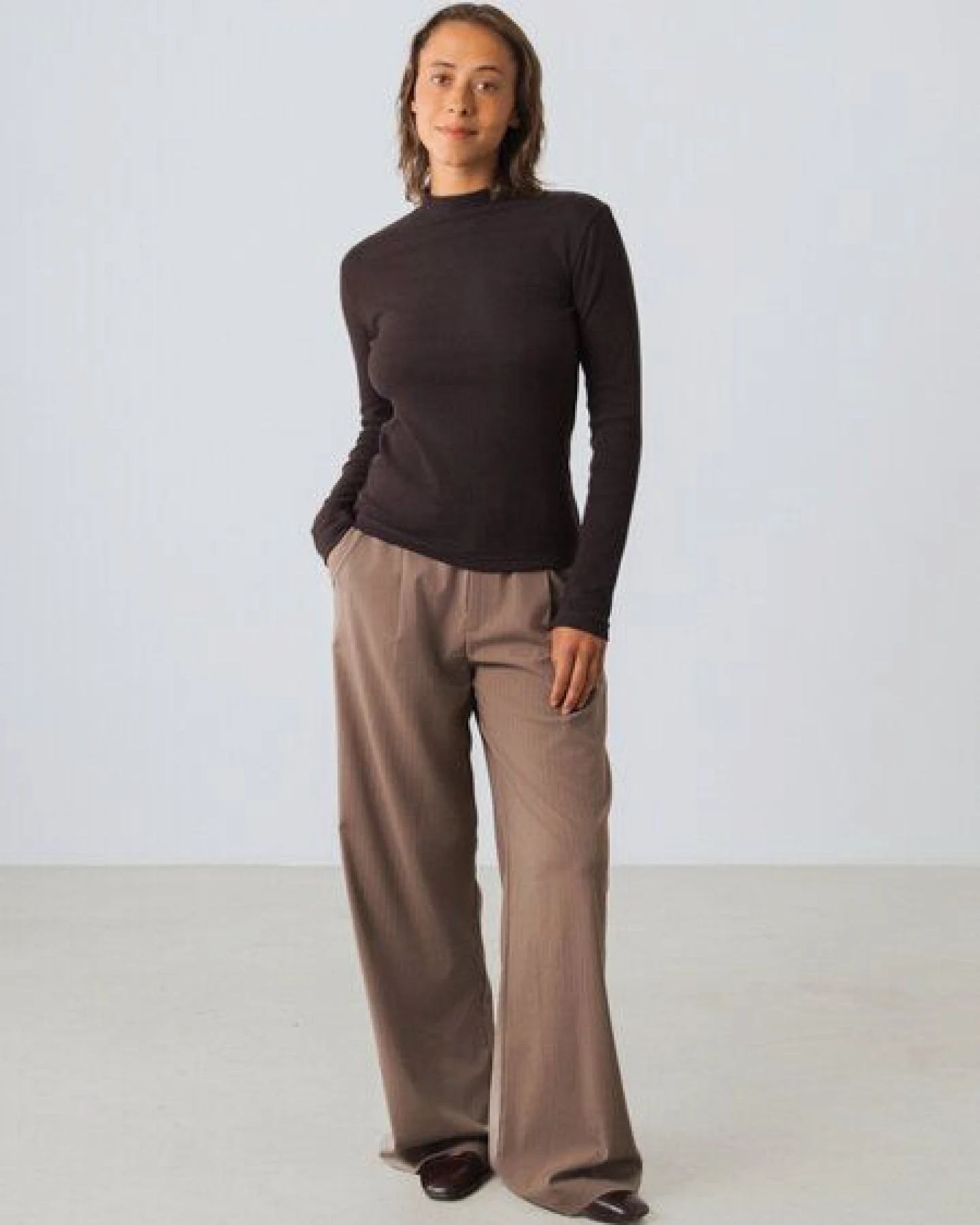 Honest Basics Damen Langarm Shirt mit Stehkragen aus Bio- und recycelter Baumwolle – Ansicht 4