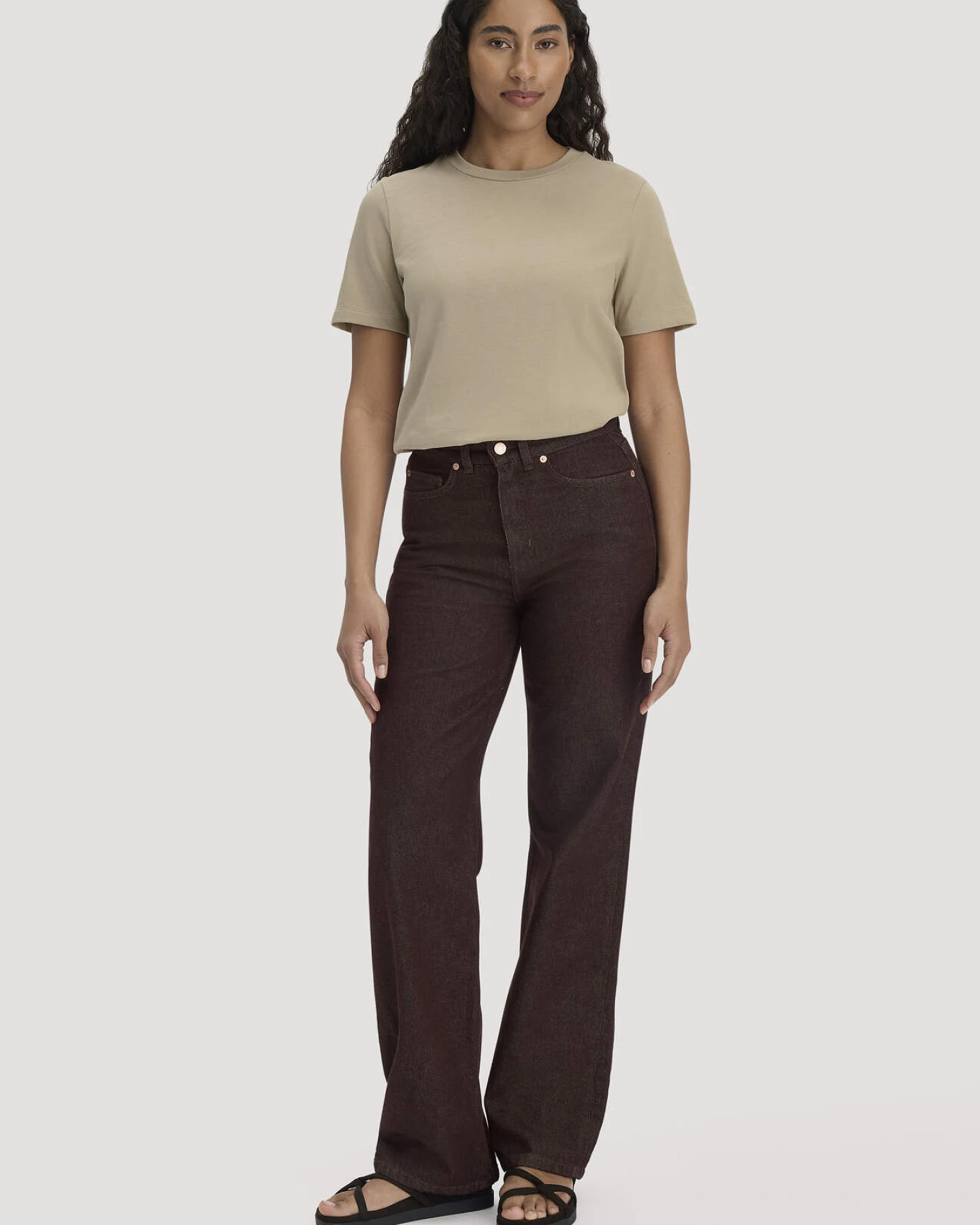 hessnatur Damen Heavy T-Shirt Relaxed aus Bio-Baumwolle - beige - Größe 36 – Ansicht 2