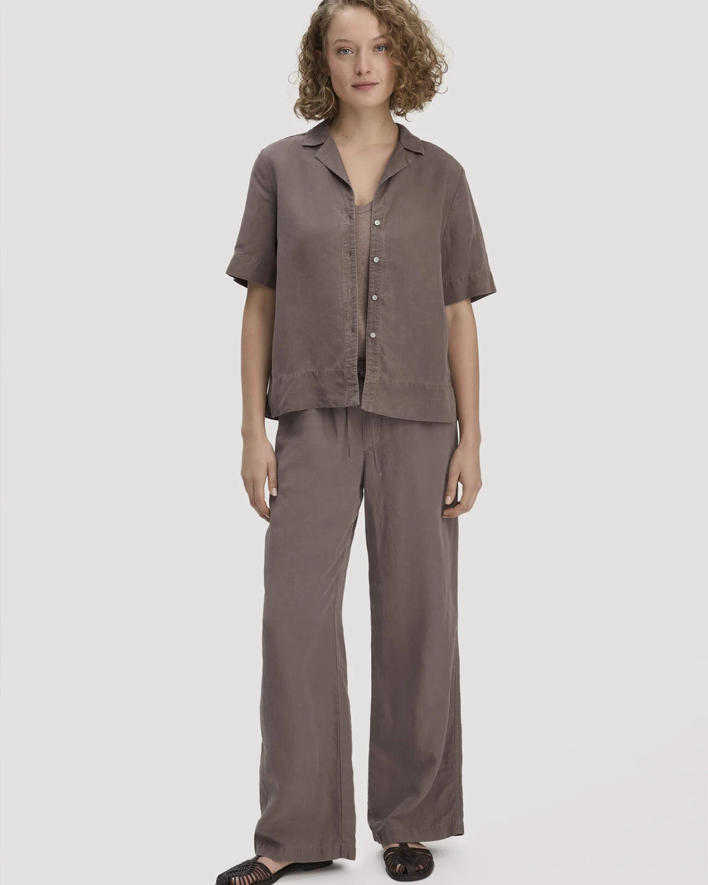 hessnatur Damen Bluse Relaxed aus TENCEL™ Lyocell mit Leinen - braun - Größe 34 – Ansicht 2