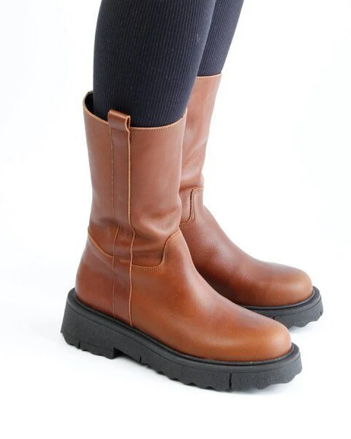 Grand Step Shoes Maxi Boots aus pflanzlich gegerbtem Leder