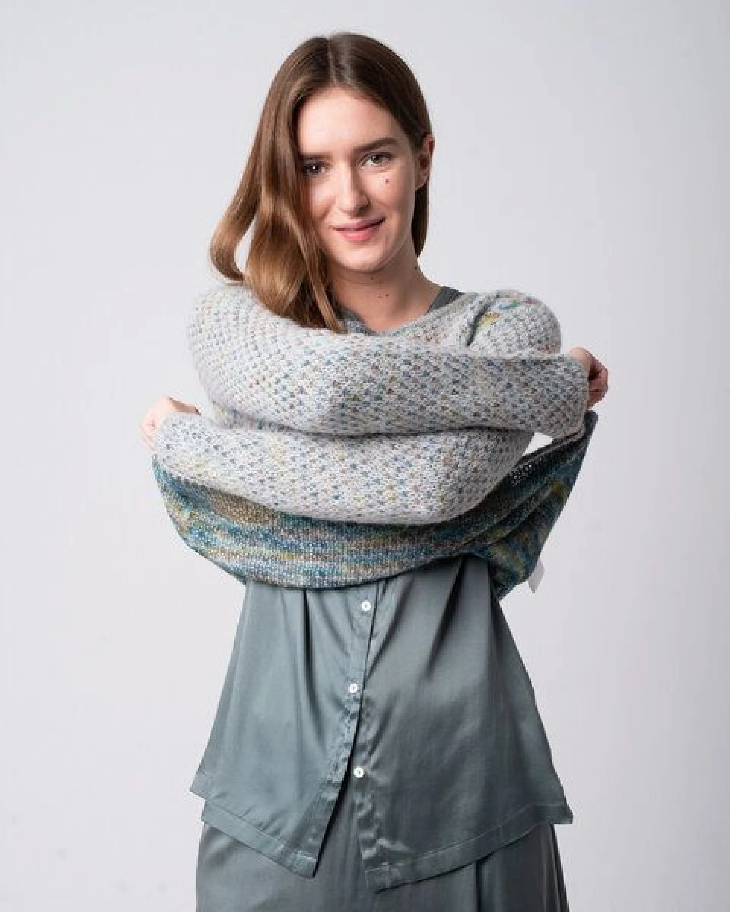 Alma & Lovis Wendepullover aus Baby-Aplaka – Ansicht 4
