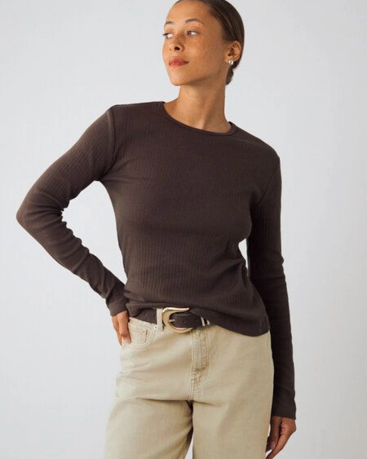 Honest Basics Damen Geripptes Langarmshirt aus Bio- und recycelter Baumwolle – Ansicht 3