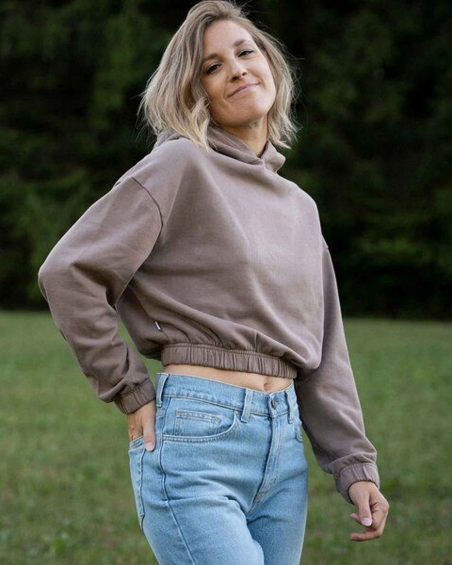 Vresh Clothing Valeria - Crop Hoodie aus Biobaumwolle – Ansicht 4