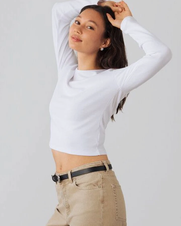 Honest Basics Damen Crop-Langarmshirt aus Bio- und recycelter Baumwolle