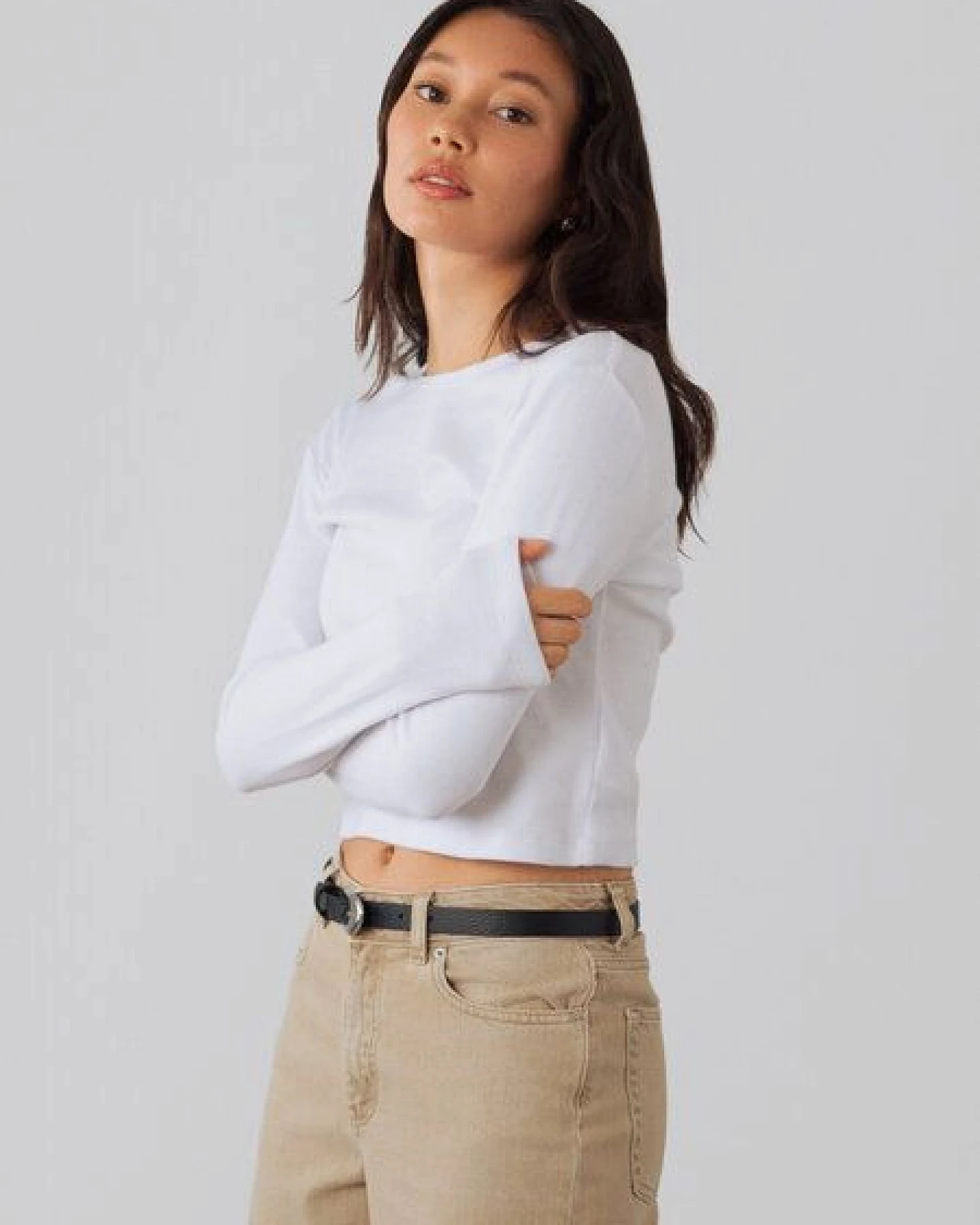 Honest Basics Damen Crop-Langarmshirt aus Bio- und recycelter Baumwolle – Ansicht 3
