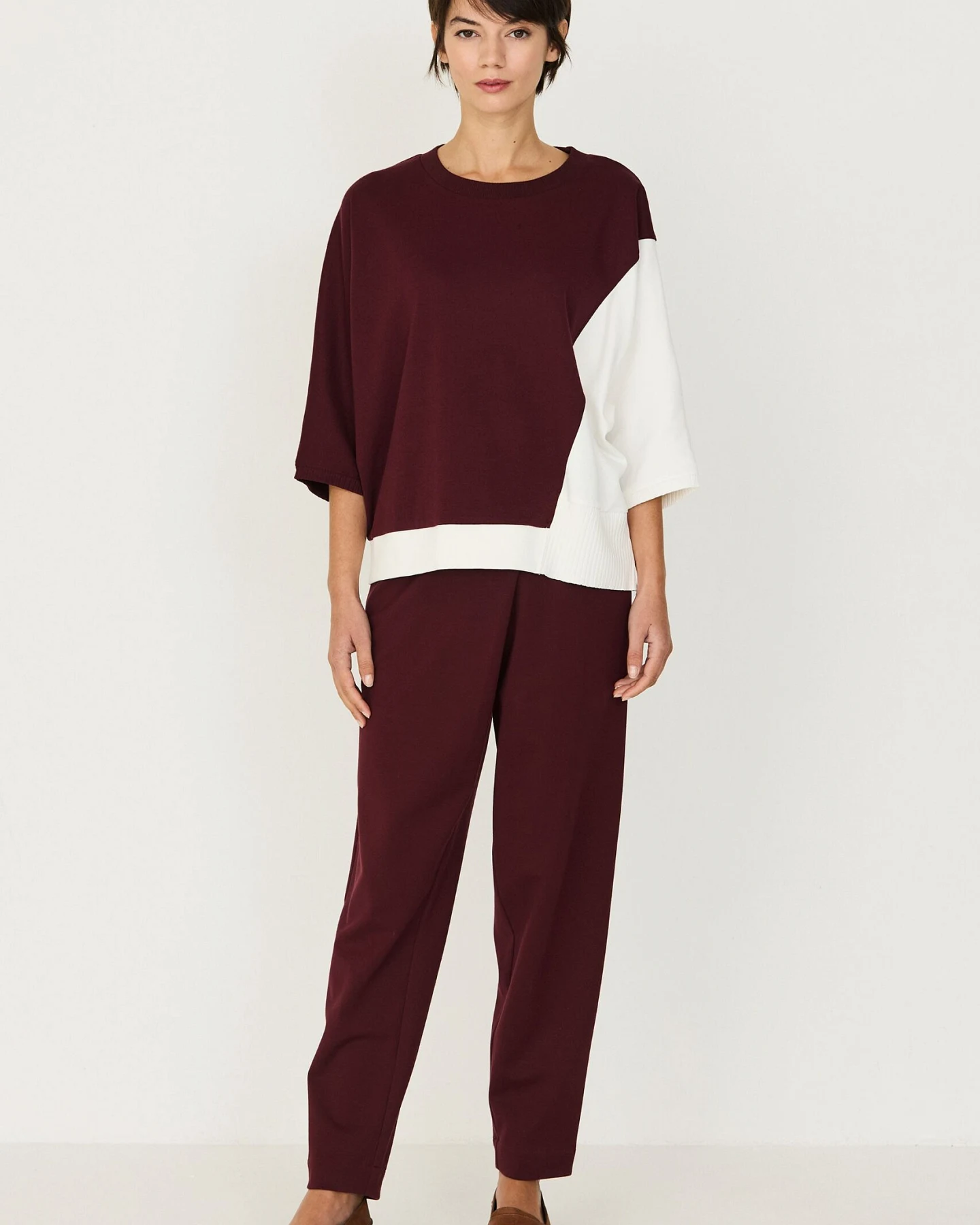 SKFK Damen vegan T-Shirt Locker Geschnitte, Asymmetrisch Aloria, Braun/Weiß – Ansicht 2