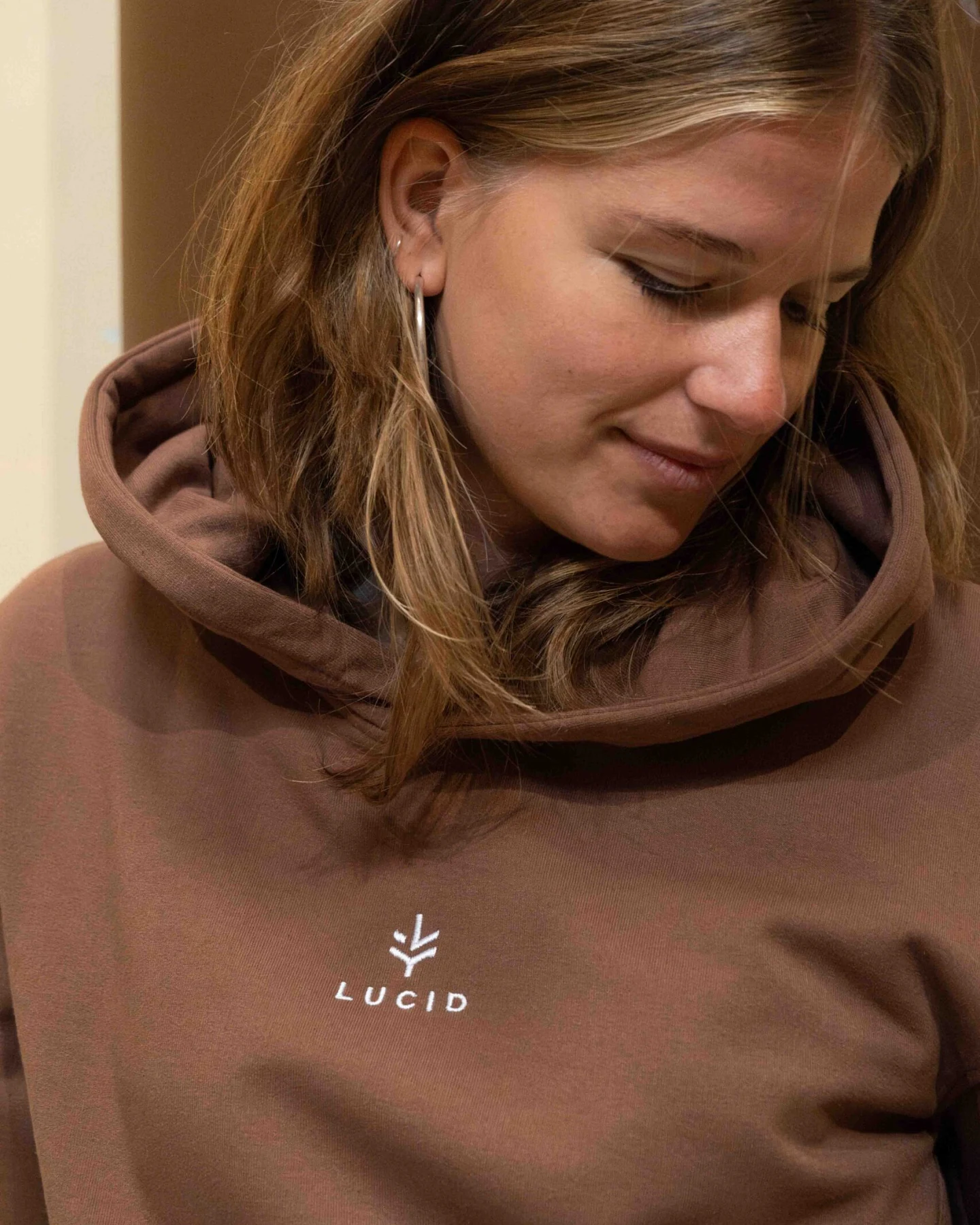 Lucid Collective Herren vegan Hoodie Ease Unisex Braun – Ansicht 2