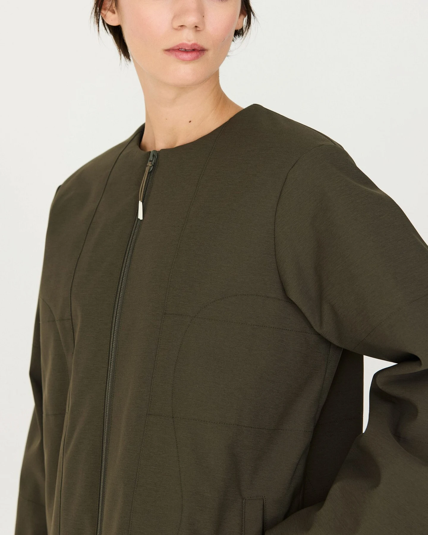 SKFK Damen vegan Kurzer Wattierter Mantel Laura In Khaki – Ansicht 2