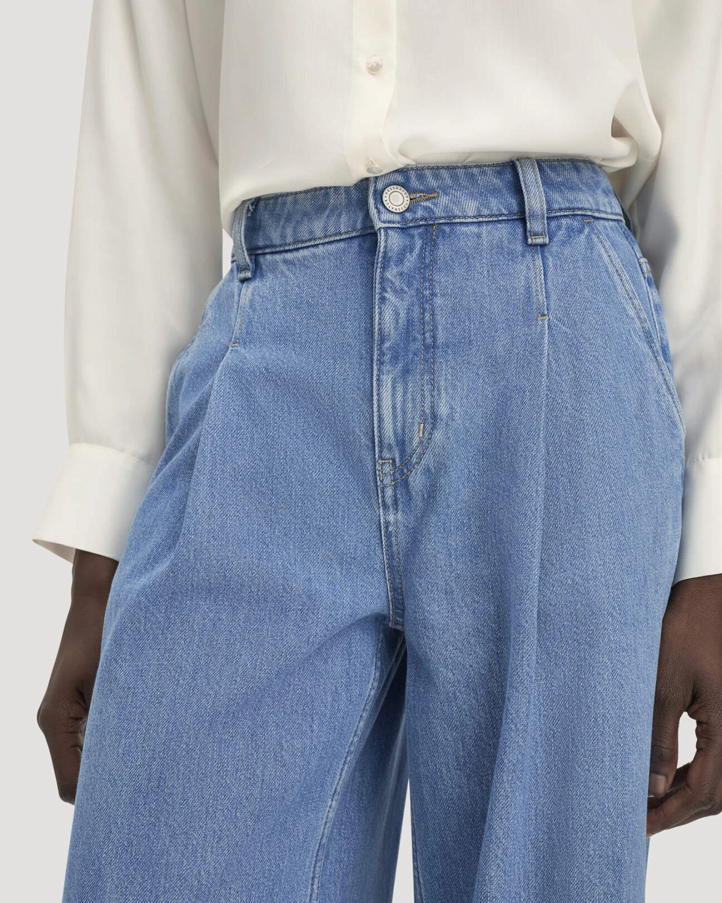 hessnatur Damen Jeans Wide Leg mit Bundfalten aus Bio-Baumwolle mit TENCEL™ Lyocell - blau - Größe 34 – Ansicht 3