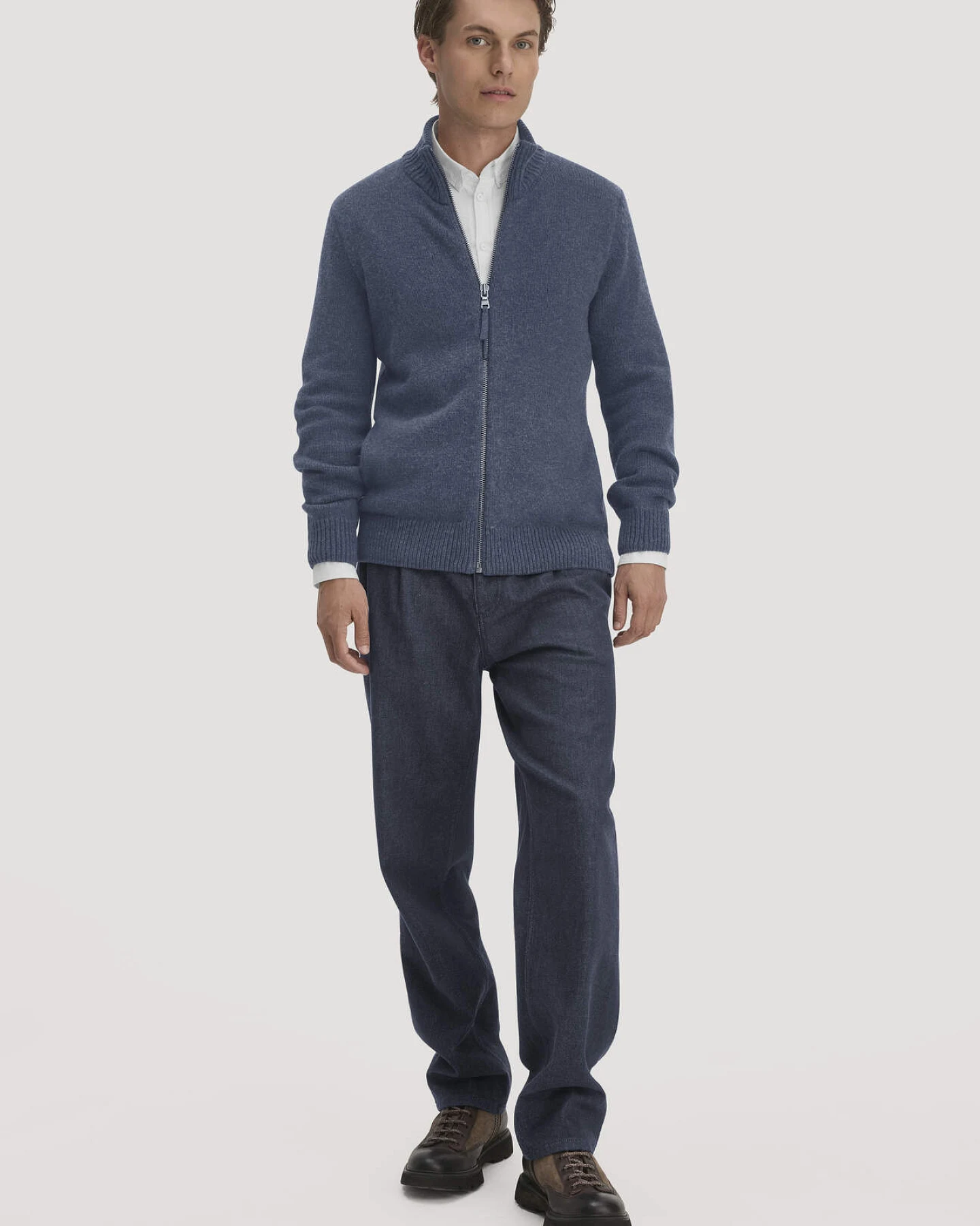 hessnatur Herren Strick Jacke Regular aus Bio-Merinowolle mit Bio-Baumwolle - blau - Größe L – Ansicht 2