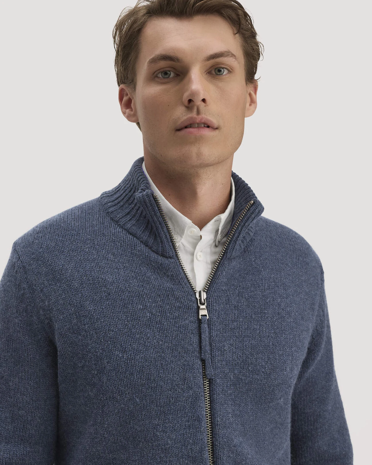hessnatur Herren Strick Jacke Regular aus Bio-Merinowolle mit Bio-Baumwolle - blau - Größe L – Ansicht 4