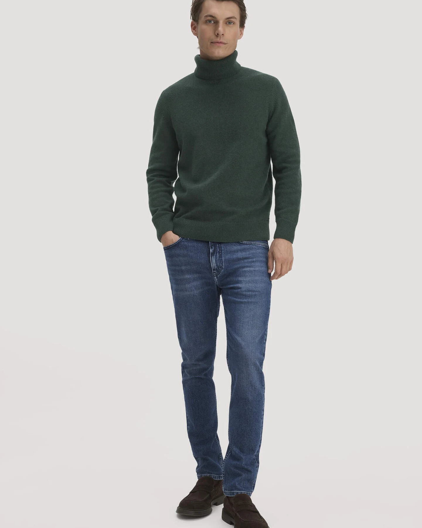 hessnatur Herren Rollkragen-Pullover Regular aus Bio-Merinowolle und Bio-Baumwolle - grün - Größe L – Ansicht 2