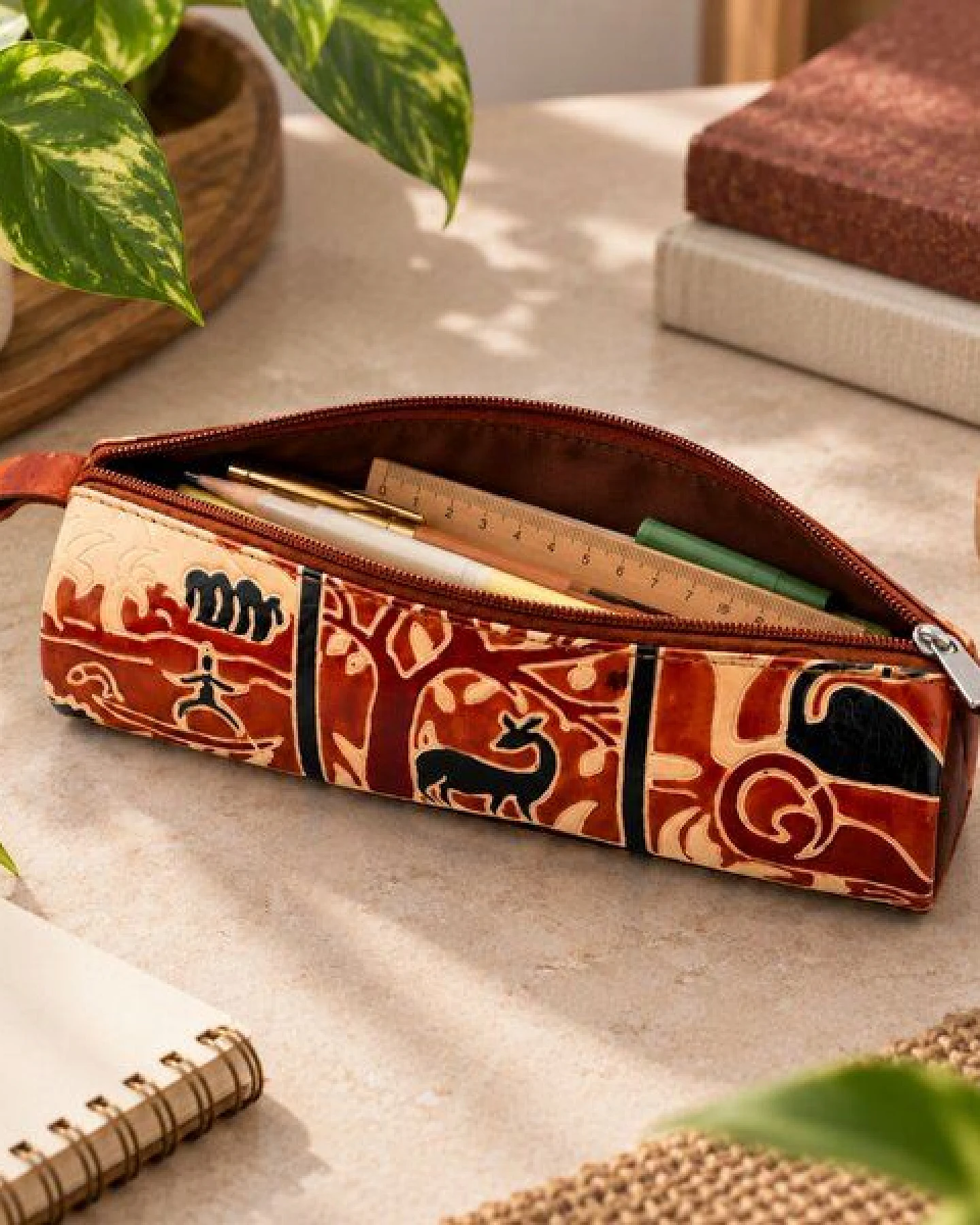 Janselo Savanna Rhythm Design Shanti-Leder-Stiftemäppchen – Ansicht 2