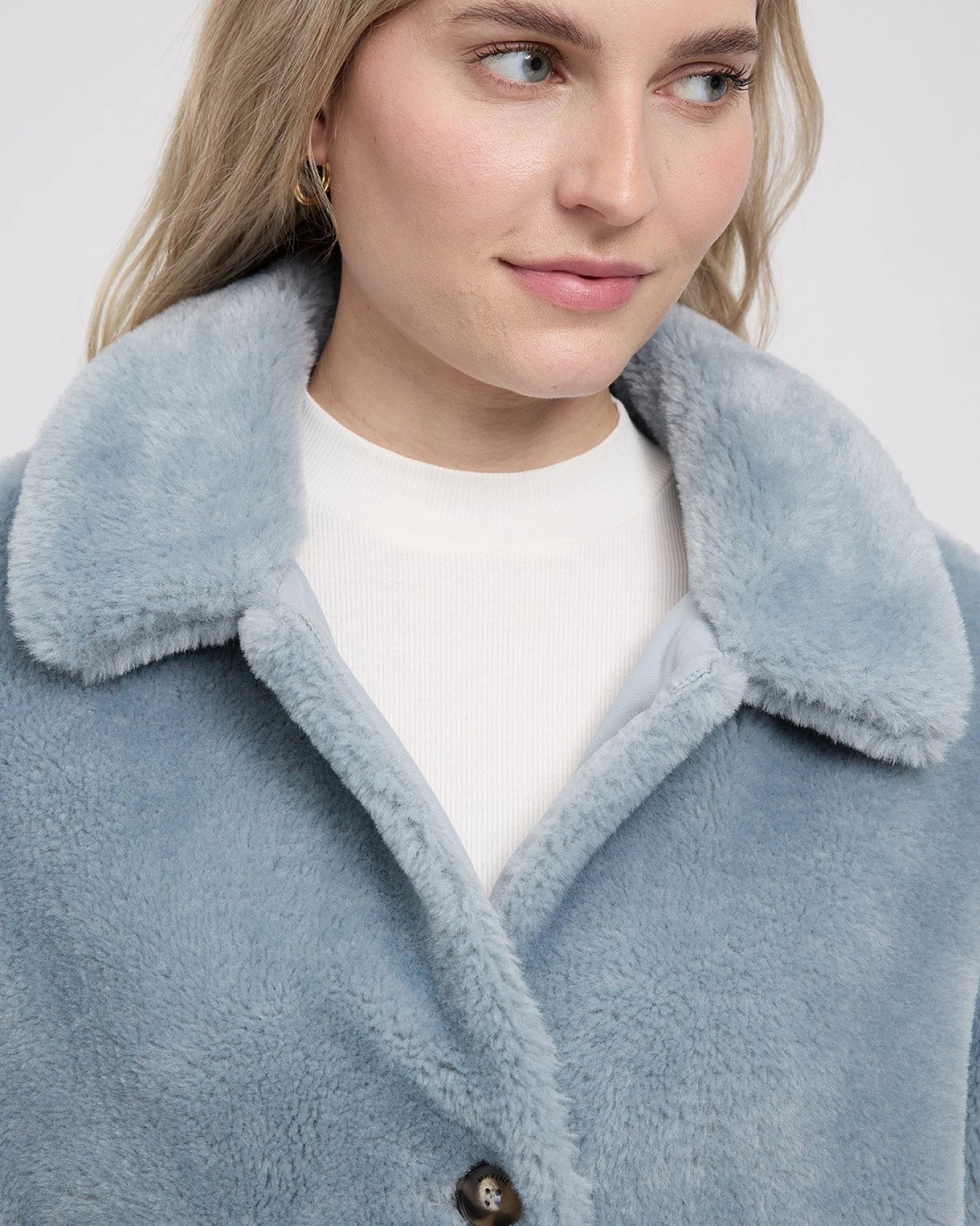 Jacke Faux-Fur Button Blau – Ansicht 3