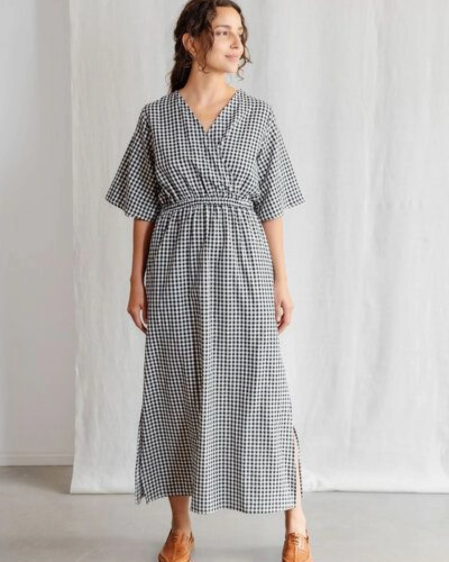 Jyoti - Fair Works Baumwoll Kleid Vaasi – Ansicht 2