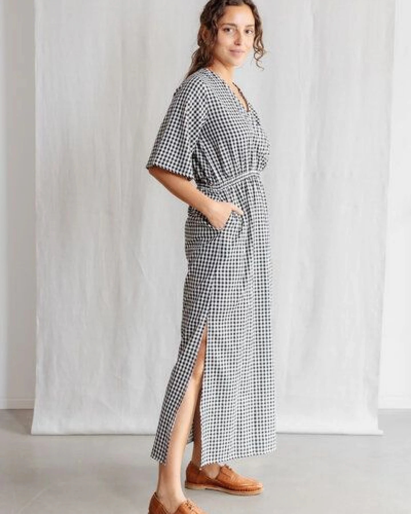 Jyoti - Fair Works Baumwoll Kleid Vaasi – Ansicht 3