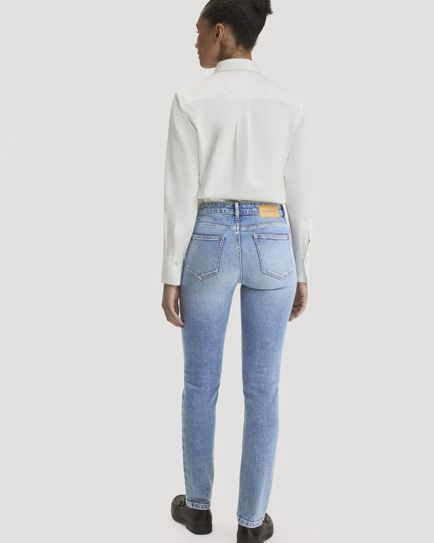 hessnatur Damen Jeans LEA Slim aus Bio-Baumwolle mit recycelter Baumwolle - blau - Größe 31/34 – Ansicht 2