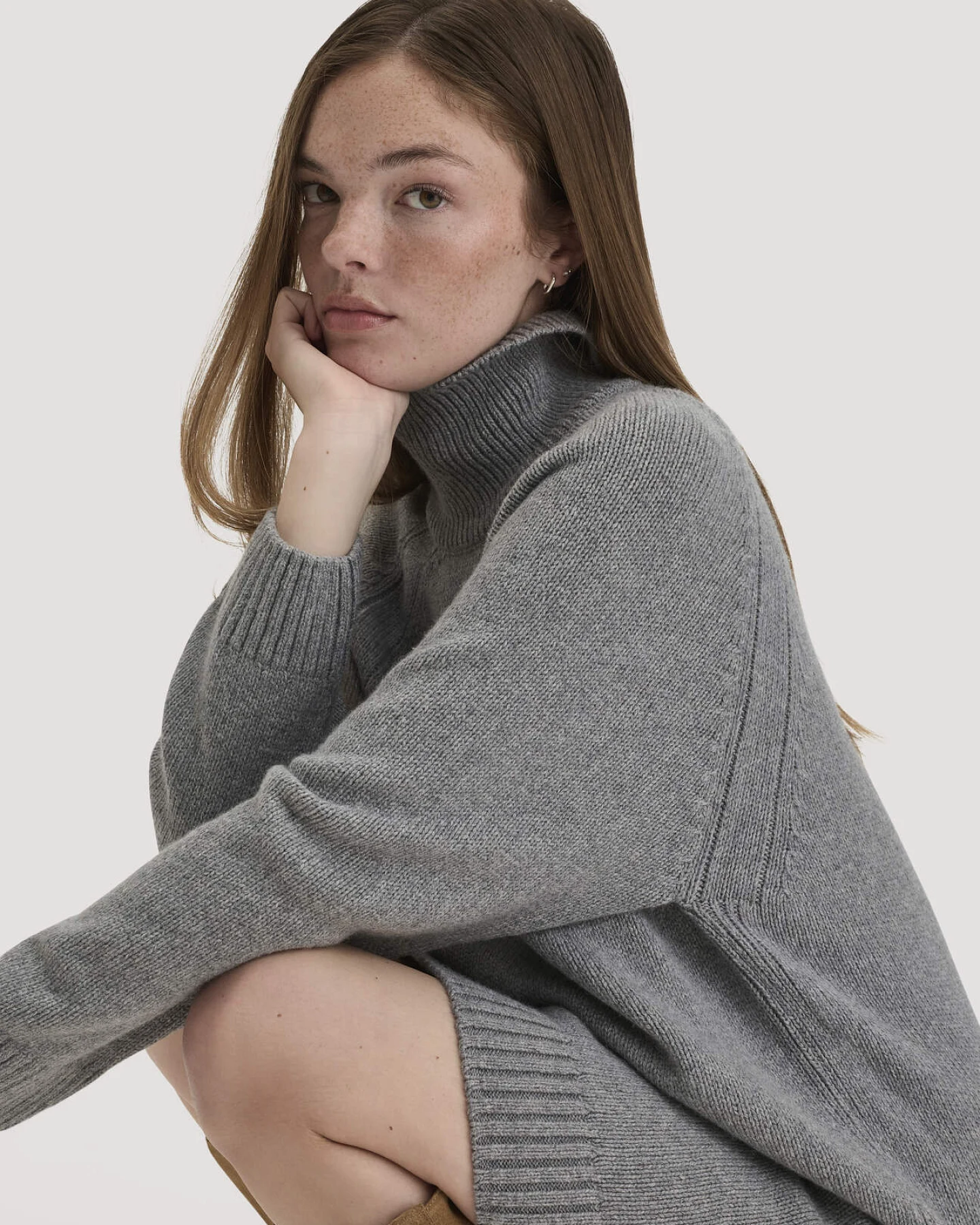 hessnatur Damen Strickkleid Relaxed aus Bio-Merinowolle mit Bio-Baumwolle - grau - Größe L – Ansicht 4