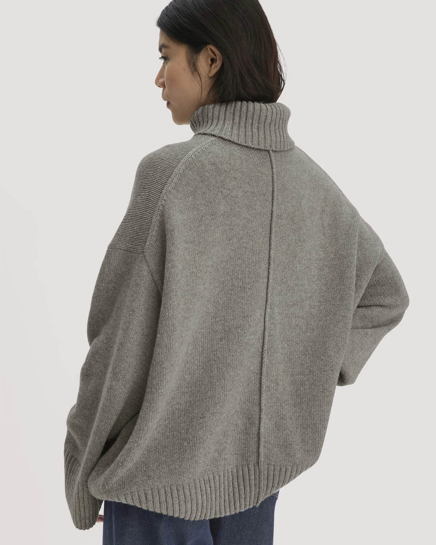hessnatur Damen Strick Pullover Oversize aus Bio-Merinowolle mit Bio-Baumwolle - grau - Größe onesize – Ansicht 3