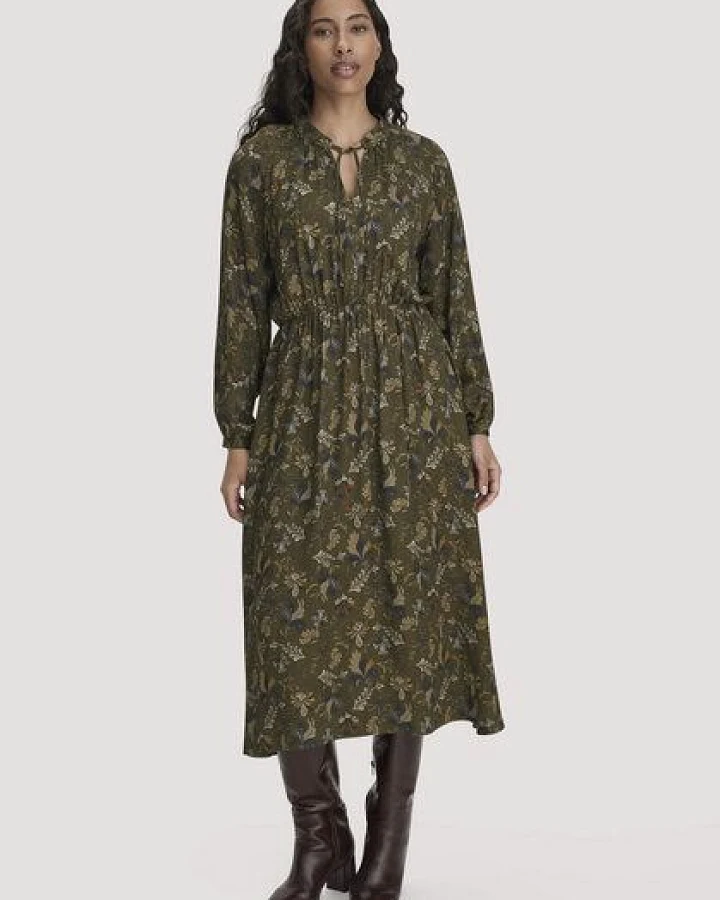 Produktseite: hessnatur Midi Kleid Relaxed aus LENZING ECOVERO Satin