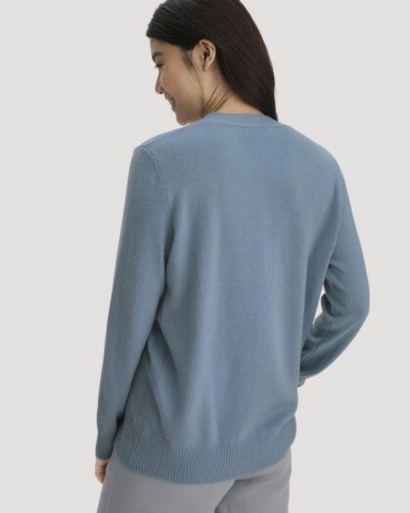 hessnatur Strickjacke Relaxed aus Bio-Schurwolle mit Cashmere – Ansicht 2