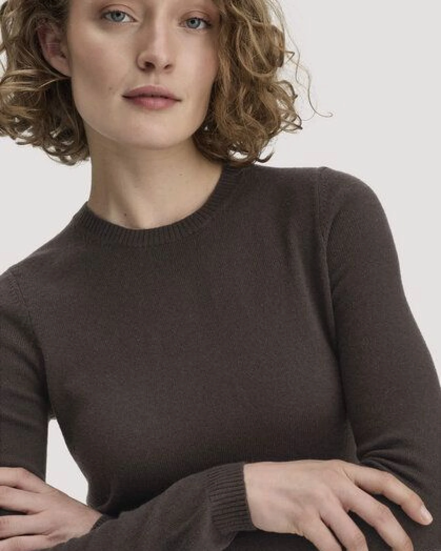 hessnatur Strickkleid Regular aus Bio-Schurwolle mit Cashmere – Ansicht 2