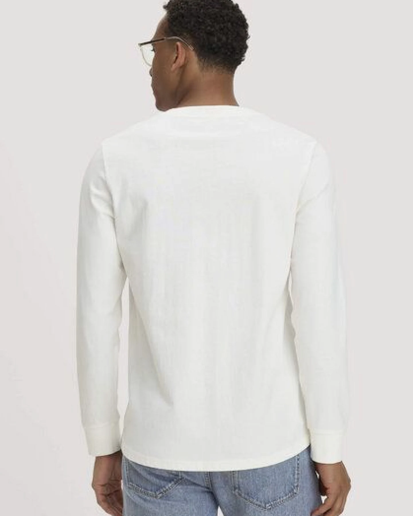 hessnatur Henley Longsleeve Relaxed aus reiner Bio-Baumwolle – Ansicht 2