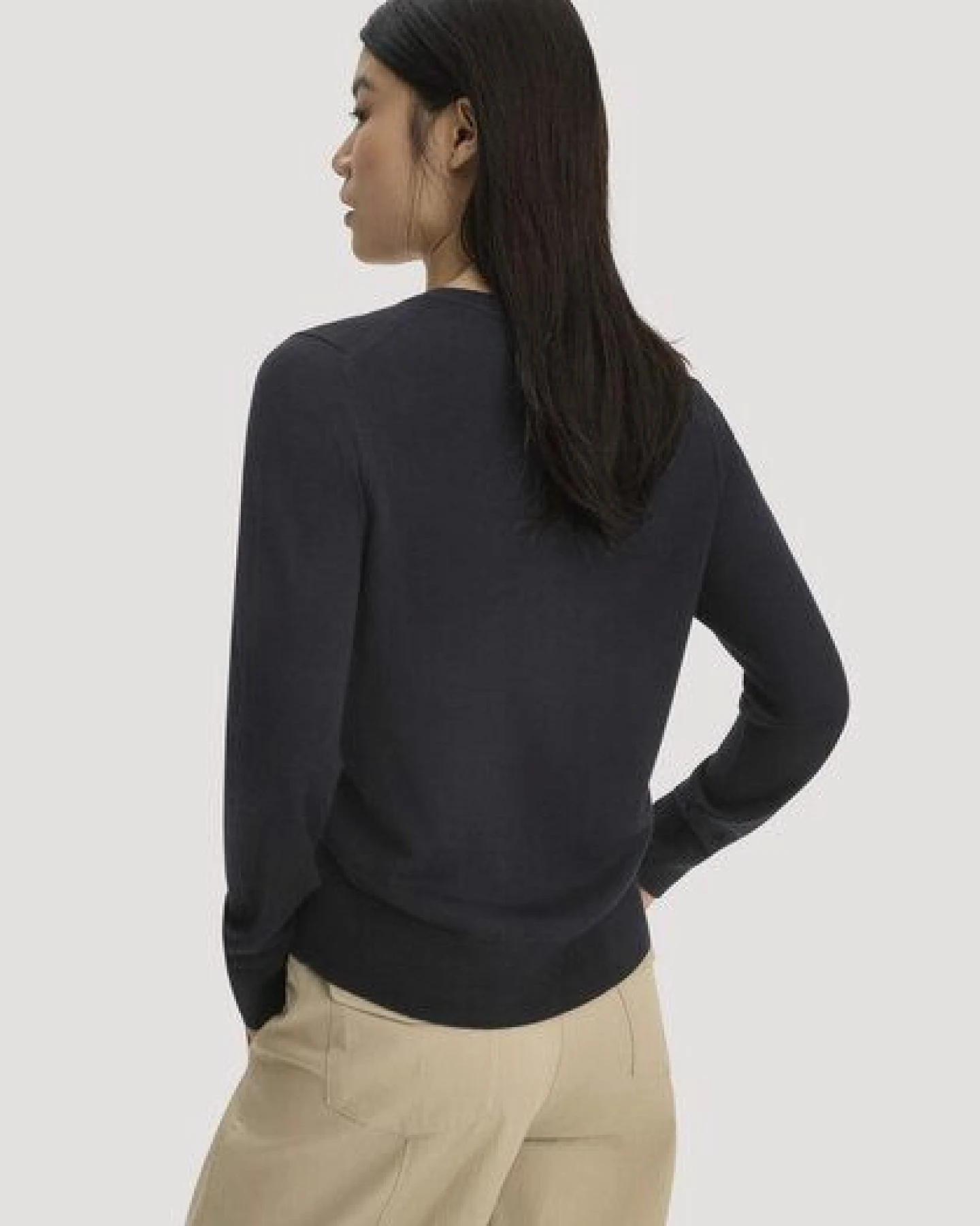 hessnatur Strickjacke Regular aus reiner Bio-Merinowolle – Ansicht 2