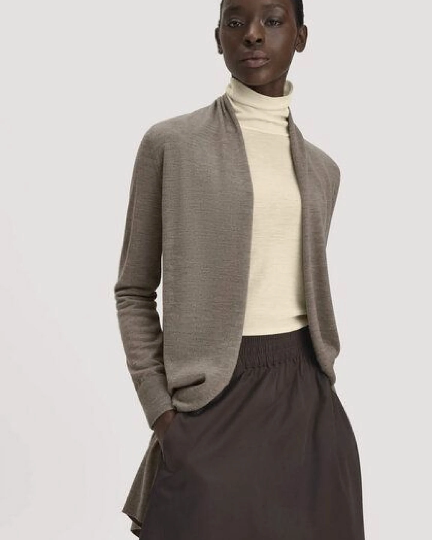hessnatur Strickjacke Regular aus reiner Bio-Merinowolle – Ansicht 2